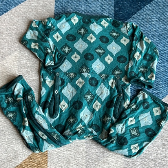 Kickee Pants 6-9 month Coverall Zip-Up Christmas Ornaments Green Print - Picture 9 of 15